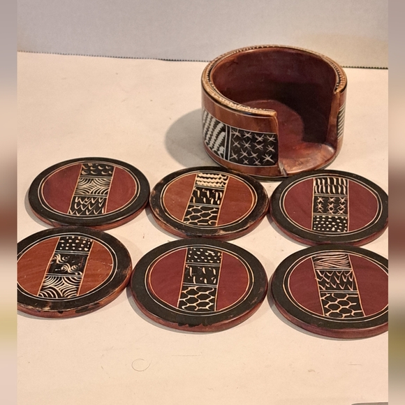 Round RED STONE COASTER SET Vintage Black Cream Zig Zag Design 6 & Holder. - Picture 5 of 10